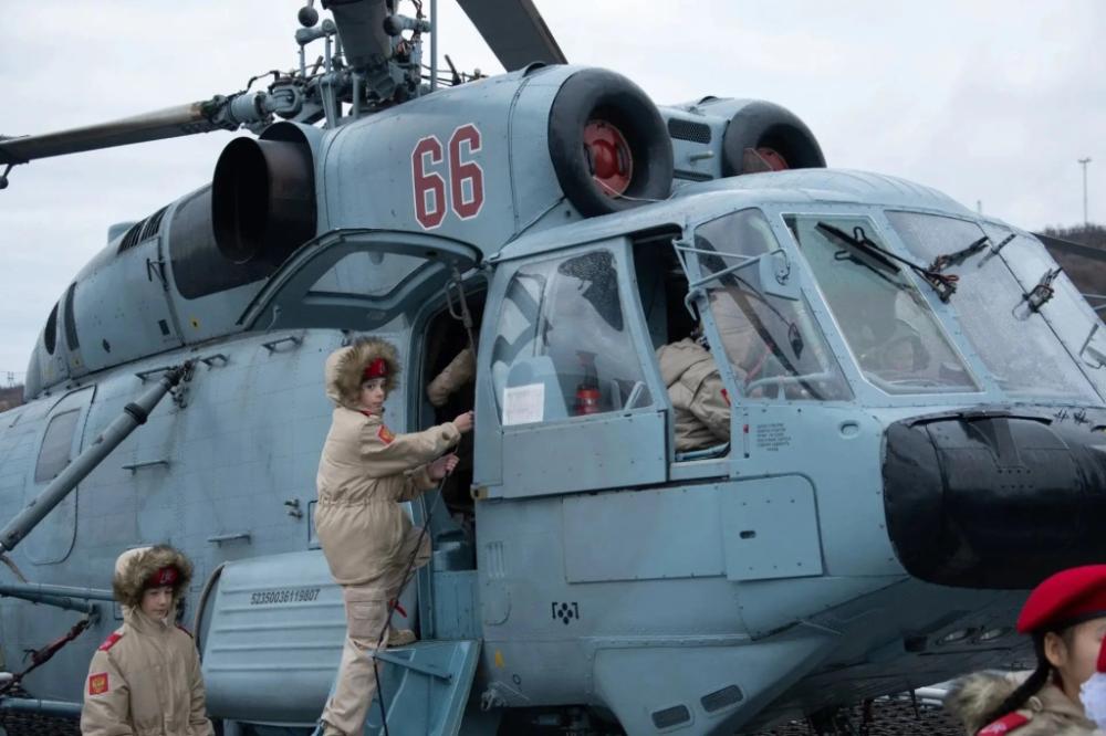 На патрульном корабле «Иван Папанин» проекта 23550 конструкторского бюро ОСК "Алмаз" таймырские школьники вступили в ряды юнармейцев  