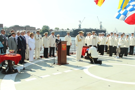 Торжественная церемония подъема флага Военно-морского флота России